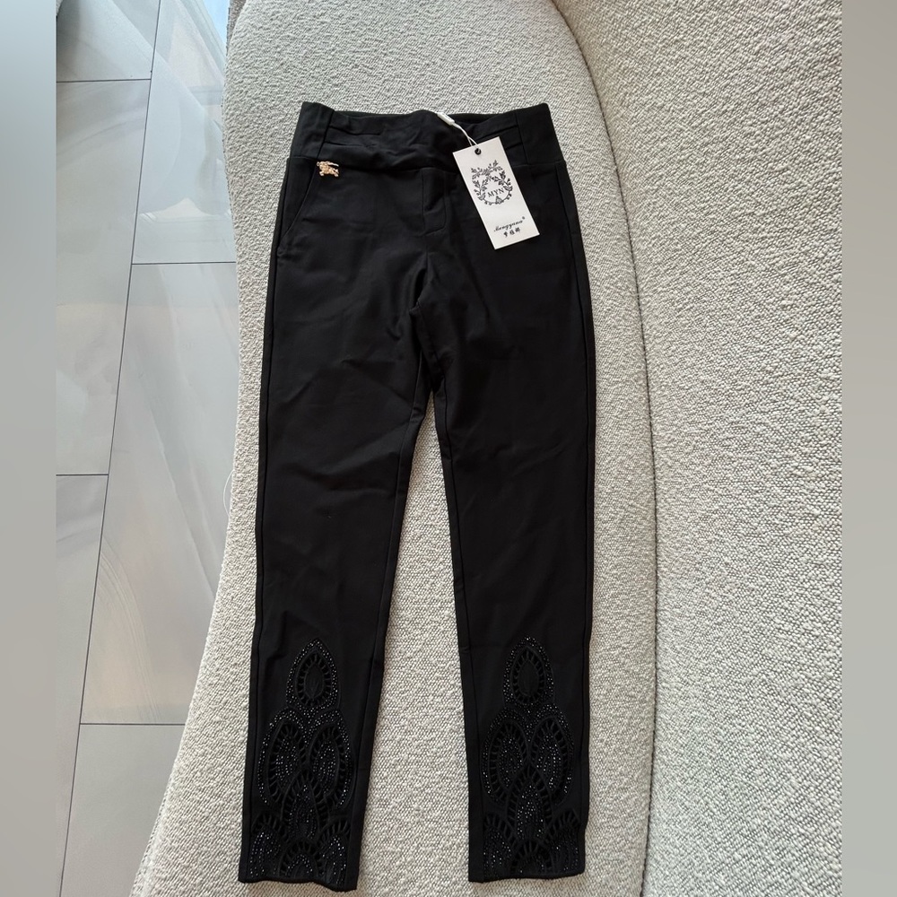 Dress pants with detailed beefing on bottom